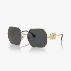 Versace women’s Sunglasses NWT Never Worn comes with box too